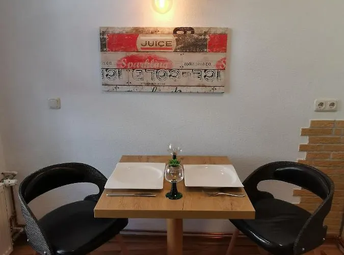 Haus Am Eichenwall, Fewo1, Residenz + Apartament Friedland (Mecklenburg-Vorpommern)